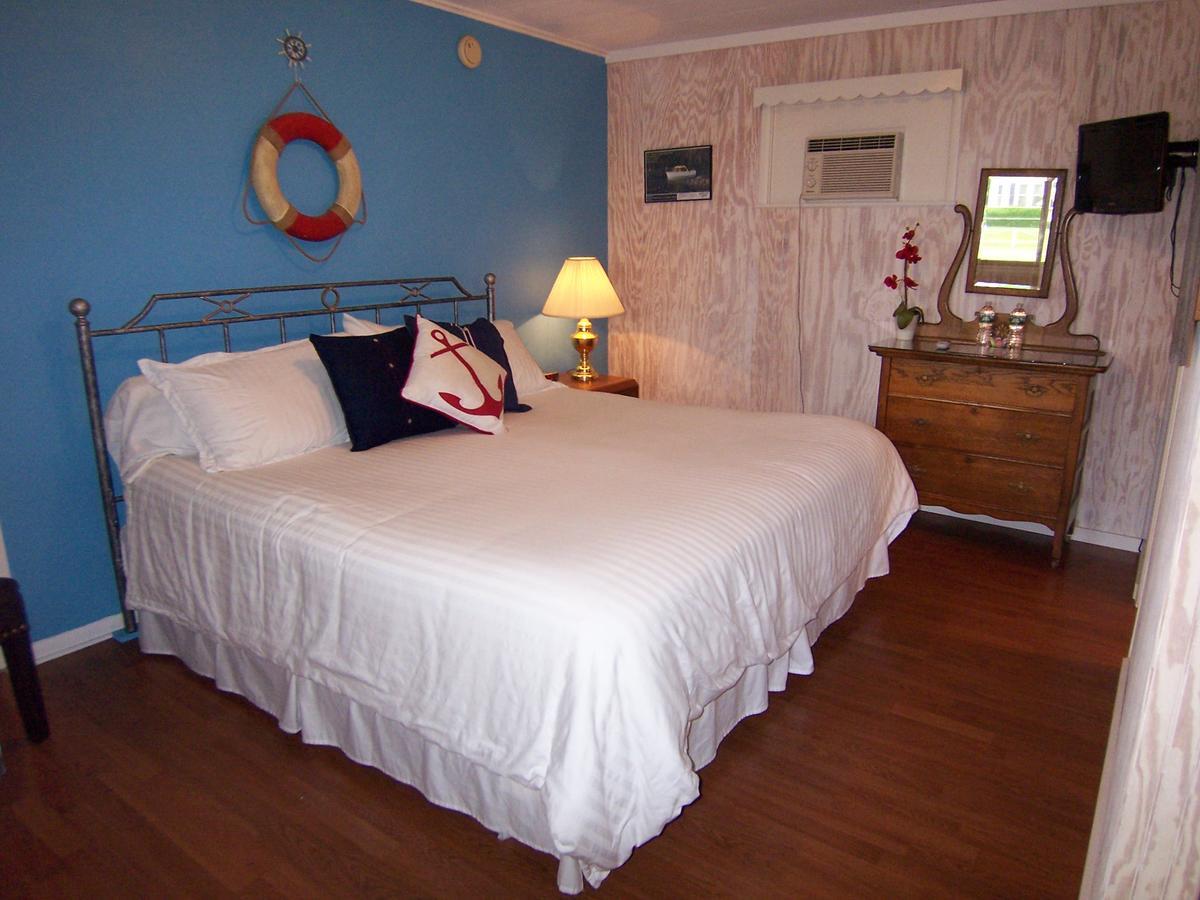 Inn Wooden Boat