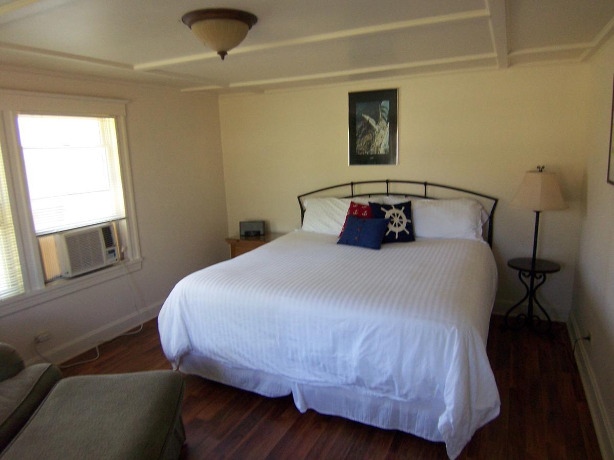 Wooden Boat Inn 2*